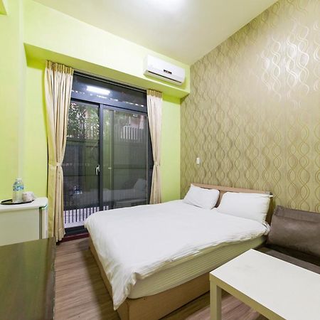 Fengjia Qing Su Homestay Taichung Exterior photo